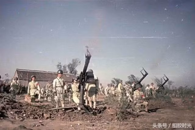 Các sĩ quan Quân đội Trung Quốc chưa bao giờ nghiên cứu sâu về những vấn đề chiến thuật liên quan đến tác chiến đổ bộ đường biển hiện đại – chẳng hạn, làm thế nào để chuyển quân từ các tàu vận tải lớn sang các xuồng hay tàu đổ bộ cỡ nhỏ hoặc làm thế nào để tiêu hao lực lượng phòng ngự trên bờ biển của đối phương bằng hỏa lực pháo hạm.