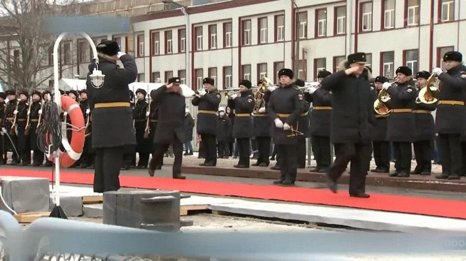 Cuối năm 2020, Hải quân Nga đã tổ chức buổi lễ gia nhập biên chế hoành tráng cho tàu hộ tống tàng hình kiểu mới mang số hiệu 337 Gremyashchiy thuộc đề án 20385 - tàu mặt nước đầu tiên trong Hạm đội được trang bị tên lửa hành trình Kalibr. Ảnh: Quang cảnh buổi lễ gia nhập biên chế của tàu chiến Nga. Nguồn ảnh: BMDP.