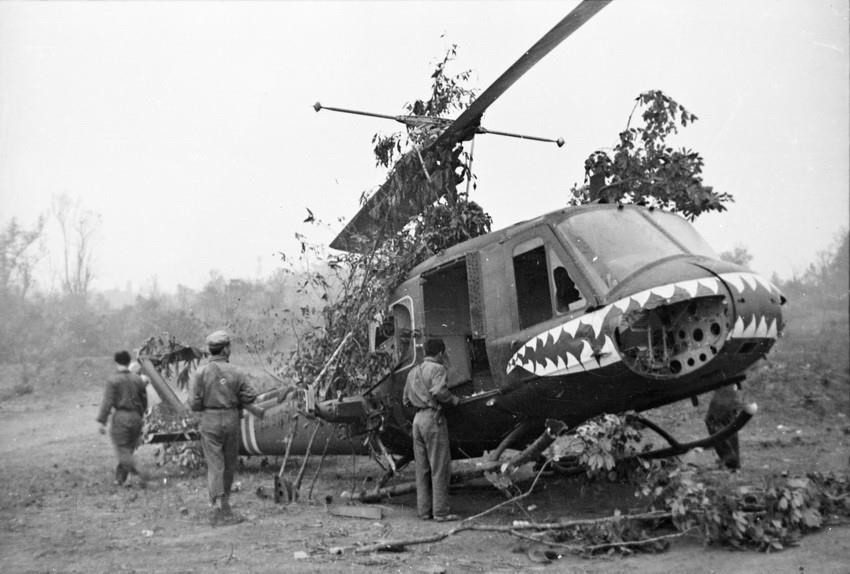 Đến 3 giờ sáng ngày 7/2/1968, căn cứ Làng Vây về cơ bản bị tiêu diệt, còn khoảng 30 tên địch rút xuống hầm ngầm, đến 10 giờ sáng cùng ngày, ta phá sập hầm và bắt gọn. Trận tiến công căn cứ Làng Vây bằng sức mạnh hiệp đồng binh chủng thắng lợi giòn giã. Nguồn ảnh: TL.