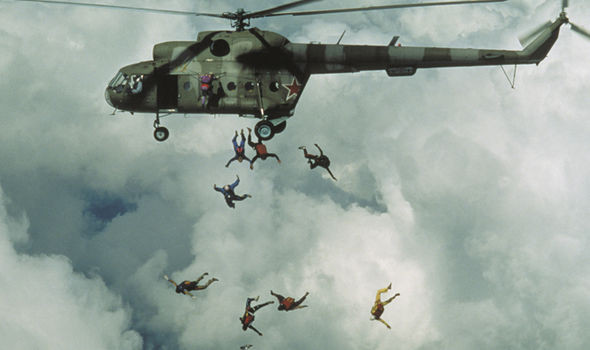 Chính vì việc có quá ít tên tuổi, nhiều người hoài nghi rằng SBS thực chất là một lực lượng phản gián nước ngoài của Anh hơn là một lực lượng đặc nhiệm của quân đội.