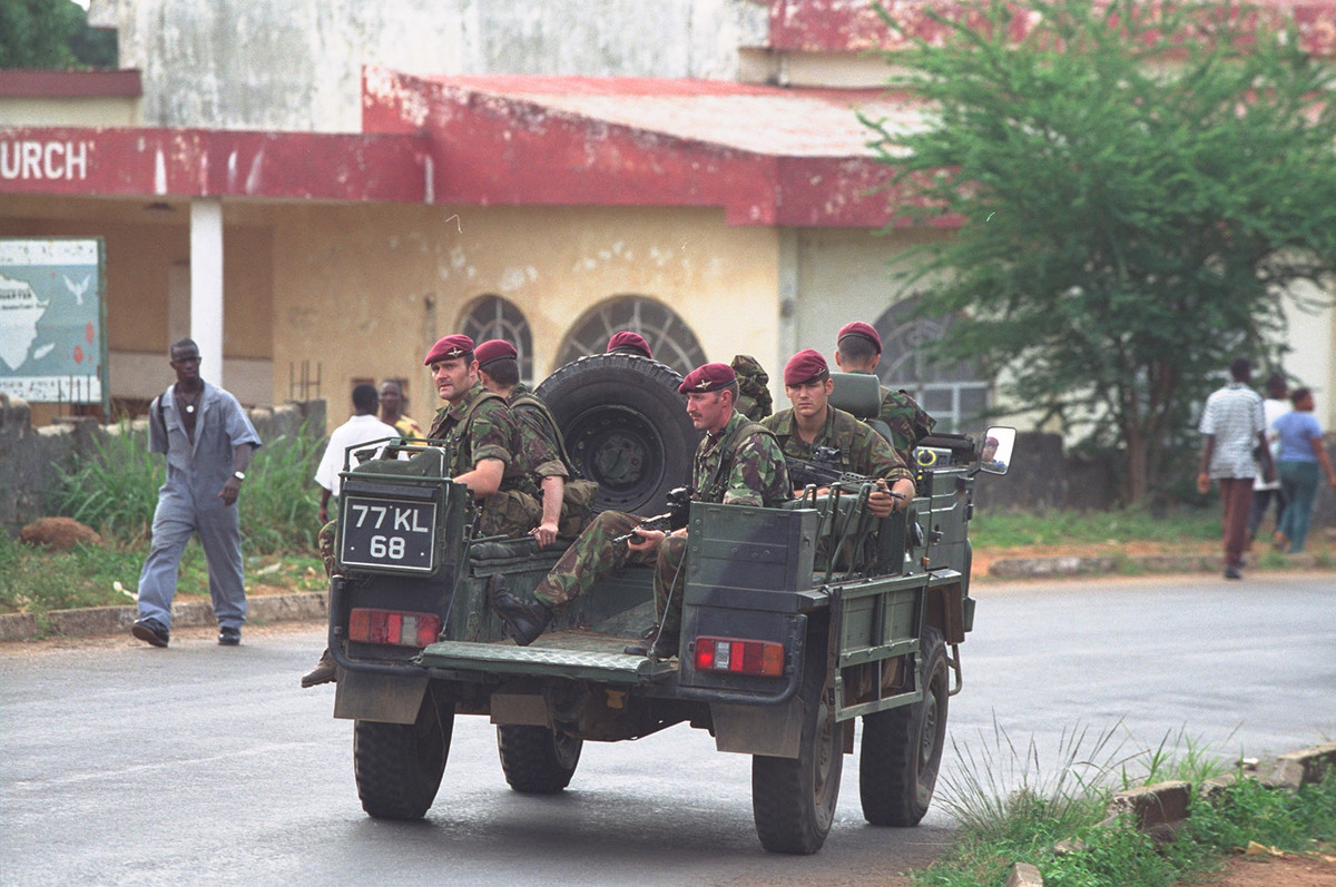Đặc nhiệm SAS của Anh đã hoàn thành nhiều nhiệm vụ nổi tiếng như Chiến dịch giải cứu con tin ở Sierra Leone hay cuộc đột kích vào các tay súng chiếm giữ đại sứ quán Iran ở London năm 1980. SAS nổi tiếng với độ chuyên nghiệp, hiệu quả cao, cũng như trở thành hình mẫu cho một số nước khác xây dựng lực lượng đặc nhiệm.