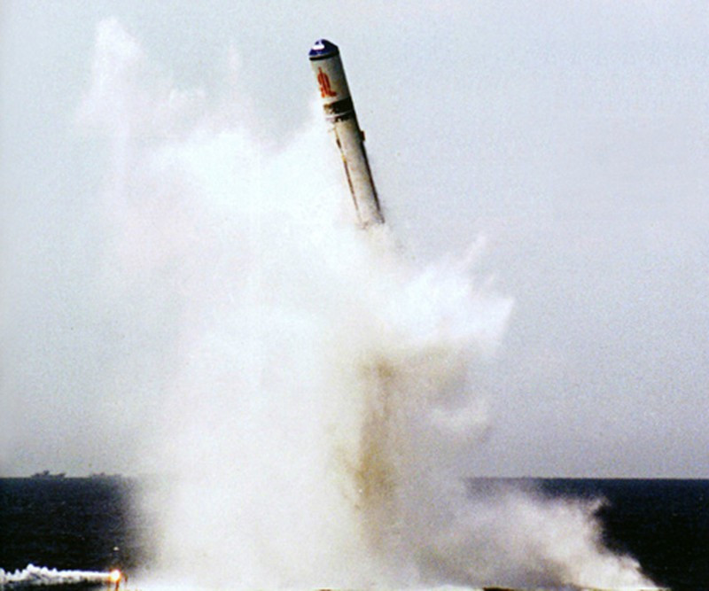 Tên lửa JL-3 là loại tên lửa đạn đạo xuyên lục địa thế hệ mới của Trung Quốc, tích hợp nhiều công nghệ tương tự của phiên bản ICBM phóng từ đất liền của nó là DF-41. Vụ phóng thử đầu tiên của JL-3 được tiến hành lần đầu vào tháng 10/2019.