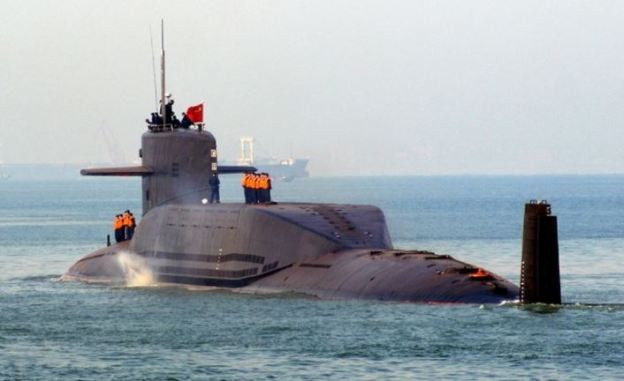 Với việc Mỹ và các đồng minh vây quanh Trung Quốc một cách hiệu quả, với các căn cứ trên khắp Đông Bắc Á, các tàu ngầm của Trung Quốc rất dễ bị phát hiện và tiêu diệt nếu có tính huống chiến tranh xảy ra. Đặc biệt là khi Hải quân Trung Quốc cố gắng hoạt động xa bờ biển Trung Quốc, do sự tập trung rất lớn của các phương tiện tác chiến chống tàu ngầm trong khu vực.