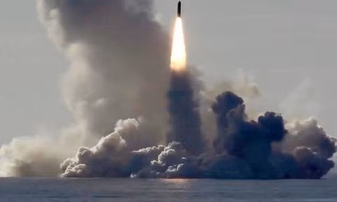 JL-3 ước tính có tầm bắn lên tới 14.000 km, một số nguồn tin cho rằng tầm bắn của loại tên lửa này chỉ là 12.000 km và tốc độ tác động của nó là Mach 20, khiến nó khó bị đánh chặn bằng cả những hệ thống phòng không hiện đại nhất. Tên lửa sử dụng công nghệ mang nhiều đầu đạn đa hướng (MIRV), nên càng giảm nguy cơ bị đánh chặn.