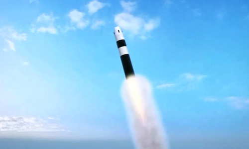 Tên lửa JL-3 được thiết kế chủ yếu cho tàu ngầm mang tên lửa đạn đạo lớp Type 096 thế hệ tiếp theo của Trung Quốc; nhưng hiện tại cho đến nay, chưa có chiếc tàu ngầm nào của lớp này được hoàn thiện.