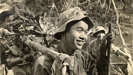 Trong cuộc kháng chiến chống Mỹ, chỉ với chân trần, chí thép, không ít những sáng kiến hay, những ý tưởng táo bạo, đơn giản mà hiệu quả đã được bộ đội ta nghĩ ra để đánh Mỹ. Trong đó có cả những chiến thuật khiến quân Mỹ hoang mang, khủng hoảng tột độ.