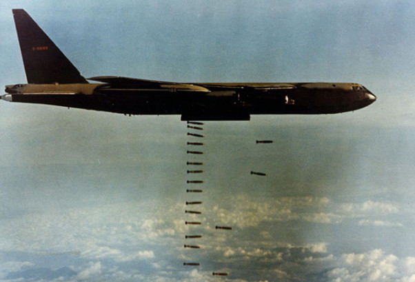 Từ phát hiện đó, Nguyễn Khang xin một chiếc đài nữa, ghi âm một xưởng máy đang hoạt động. Với cách làm tương tự và anh chọn hẻm Cù Là hoang vắng và B-52 lại tới. Sau đó Tình báo ta cho biết: quân Mỹ đưa tin: “Đã đánh phá tan nát một đoàn xe lớn của Việt cộng. Hôm sau đã phát hiện một xưởng máy giữa Trường Sơn và đã san phẳng mọi thứ”. 