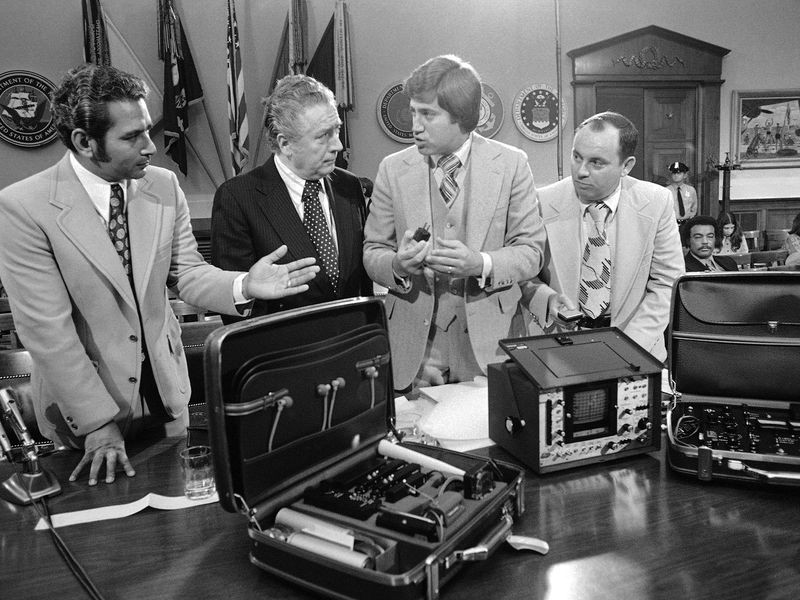 “...Đã có một vài lần những người Việt Nam, bằng cách thông tin qua các mạng lưới sóng radio của Liên quân, đã có thể kêu gọi pháo binh và không quân của Liên quân tấn công vào những đơn vị của Hoa Kỳ.”