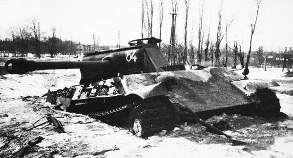 Ngay sau khi quân Liên Xô rút lui, hải quân Trung Quốc được lệnh hỗ trợ kéo chiếc xe tăng T-62 về phía nước này. Ngày 28/3, lực lượng này đến nơi nhưng bị Liên Xô nã pháo, khiến họ phải thay đổi chiến thuật.