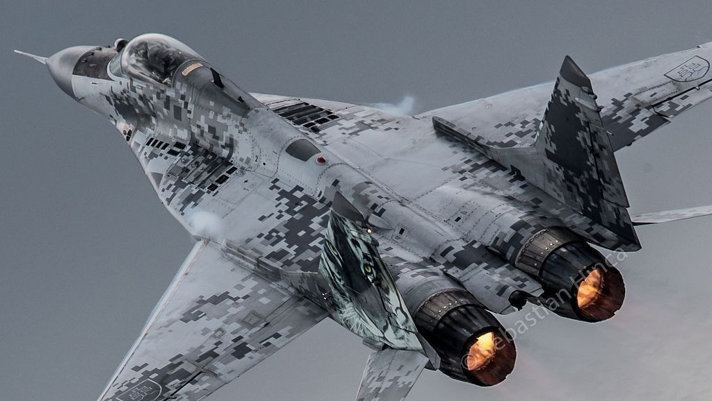 MiG-29 là tiêm kích thế hệ thứ tư do Liên Xô phát triển với nhiệm vụ phòng không đánh chặn. Dẫu vậy, nó lại có tầm tác chiến quá hạn chế và mang được ít vũ khí. Ảnh: Tiêm kích MiG-29. Nguồn ảnh: Sina.
