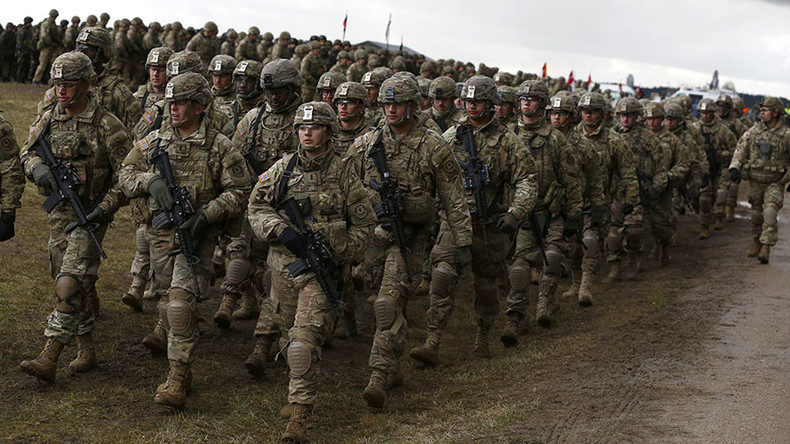 Wood lấy các lực lượng vũ trang của Mỹ trước khi Chiến tranh Lạnh kết thúc (năm 1991) làm hình mẫu cơ sở. Khi đó quân đội Mỹ có ưu thế về số lượng, chất lượng vũ khí và hiệu quả trong việc huấn luyện con người. Sau khi Chiến tranh Lạnh kết thúc, Quân đội Mỹ bắt đầu xuống cấp.