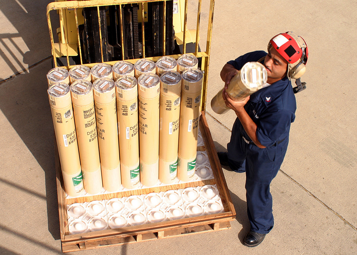 Hiện nay Hải quân Mỹ đang sử dụng các phao thủy âm (RSB) như AN/SSQ-53D/E để phát hiện tàu ngầm của đối phương. Đây là một thành phần không thể thiếu, của hệ thống tìm kiếm phát hiện tàu ngầm, của máy bay chống ngầm P-8A Poseidon.