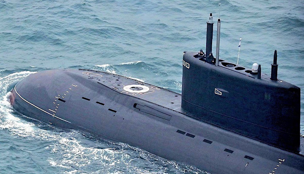 Mặc dù với độ ồn âm thanh vào khoảng 35-40 dB ở chế độ bí mật, các tàu ngầm lớp Kilo thuộc dự án 636.3 có thể “yên tâm” về khả năng ẩn vị trí của chúng, mà không bị các hệ thống âm thanh vô tuyến thụ động tiên tiến nhất của Hải quân Mỹ phát hiện. Tuy nhiên đây là các hoạt động cần thiết của Nga, “trước đêm” của “trận đánh lớn”.