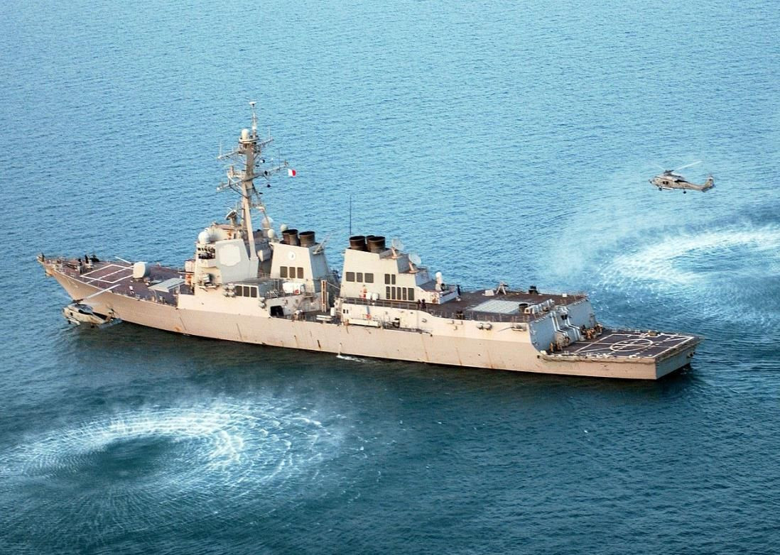 Cái hangar trực thăng chỉ được xuất hiện từ phiên bản Flight IIA, biến thể được biên chế lần đầu vào nửa cuối năm 2000 với chiếc tàu đầu tiên trong số những chiếc loại này được đóng là USS Oscar Austin DDG-79.