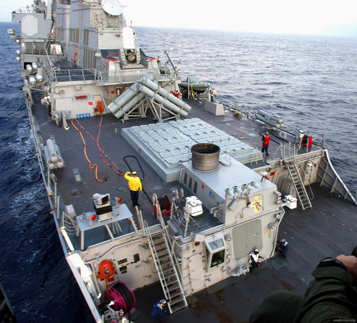 Các thay đổi đáng nhắc tới có thể kể đến như sự xuất hiện của hangar trực thăng, nâng cấp về vũ khí và hệ thống tác chiến như thêm các giếng phóng tên lửa VLS, loại bỏ việc sử dụng tên lửa Harpoon.