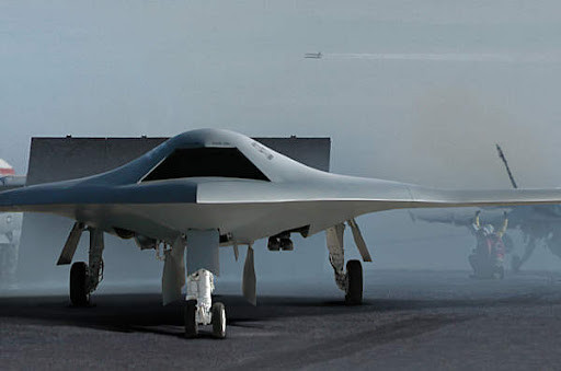 Việc chế tạo thành công một máy bay không người lái tàng hình, có thể cất cánh và hạ cánh từ tàu sân bay, là một bước đột phá to lớn đối với Hải quân Mỹ và việc đề xuất trang bị vũ khí cho nó, đã làm Chương trình UCLASS thêm nhiều ý kiến phản biện. 