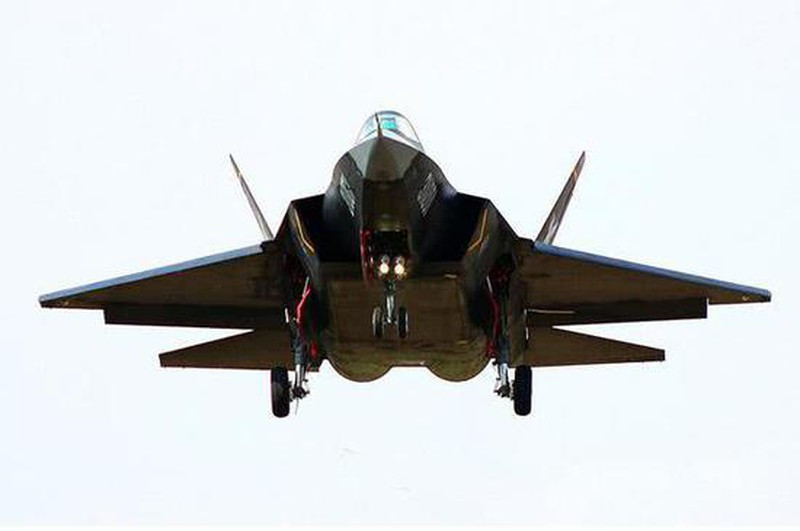 Bởi nếu tính năng của máy bay chiến đấu mới được coi là đủ tốt, để có thể thay thế các máy bay chiến đấu hạng nặng, thuộc dòng Flanker như Su-27 hoặc J-11 (hiện đang chiếm số lượng lớn trong không quân Trung Quốc), và giá thành hợp lý thì mới nằm trong kế hoạch hiện đại hóa Không quân.