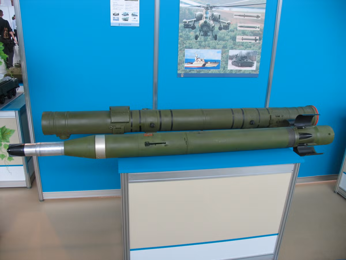 Tên lửa Atacka có nhiều loại đầu đạn tên lửa, giúp Terminator có khả năng tiêu diệt tất cả các mục tiêu như xe tăng, xe thiết giáp hạng nặng hiện đại ngày nay và trong tương lai gần, các công sự, hỏa điểm được xây dựng hoặc bố trí kiên cố, các máy bay trực thăng bay thấp và các mục tiêu khác.