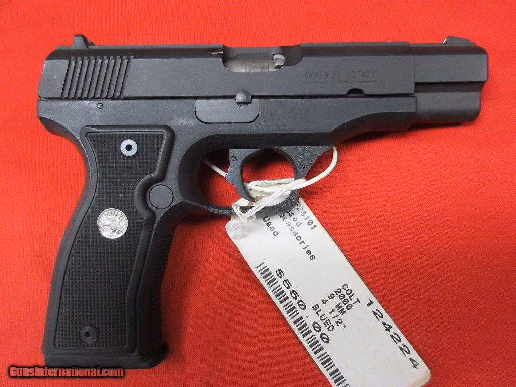 Nhưng trên thực tế, Colt 2000 đã có vấn đề nghiêm trọng về độ tin cậy, với nhiều khẩu gặp phải tình trạng kẹt đạn, độ chính xác kém và phải thu hồi hoàn toàn. Mặc dù Colt 2000 được quảng cáo là khẩu súng ngắn sẽ thống trị thế giới súng ngắn thế kỷ XXI, nhưng khẩu súng này chỉ tồn tại được 4 năm trên thị trường Mỹ, từ năm 1991 đến khi bị hủy bỏ vào năm 1994. 