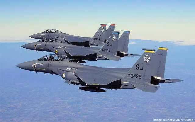 F-15E Strike Eagle được phát triển để tiến công mặt đất tầm xa, tốc độ cao, mà không phụ thuộc vào máy bay hộ tống hoặc tác chiến điện tử (EW), có thể bay với tốc độ tối đa 3.017 km/giờ; F-15E đã nâng cao đáng kể khả năng tiến công mặt đất của Không quân Mỹ.