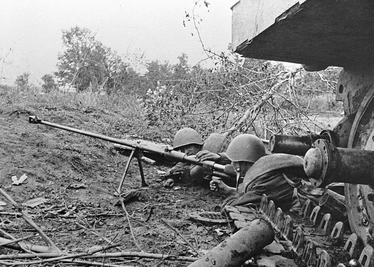 Với những súng có cỡ nòng lớn từ 14,5 mm trở lên, độ giật của súng rất mạnh, vì vậy súng chống tăng đã hoàn thành nhiệm vụ lịch sử, nhưng đạn 14,5 mm vẫn còn tồn tại; lý do rất đơn giản, khả năng xuyên giáp quá tốt, dù khó chống lại xe tăng, nhưng nó có thể chống lại xe bọc thép, trực thăng, radar, tên lửa.