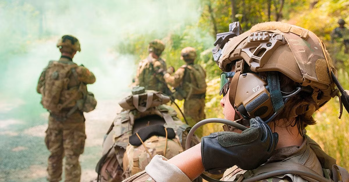 Mũ sắt là trang phục bảo hộ cần thiết cho binh lính, vai trò của mũ sắt đã được chứng minh là hiệu quả trong các cuộc chiến tranh; quân đội các quốc gia đều trang bị, và những mẫu mũ sắt mới, vẫn đang tiếp tục được phát triển.