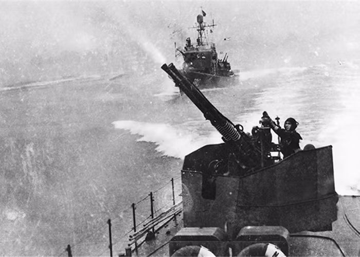 Phía Hải quân nhân dân Việt Nam thông báo hai tàu 333 và 336 bị hư hại một số thiết bị trên boong nhưng vẫn tiếp tục đánh trả máy bay của Mỹ, bắn rơi 1 chiếc, bắn hư hại 1 chiếc khác.