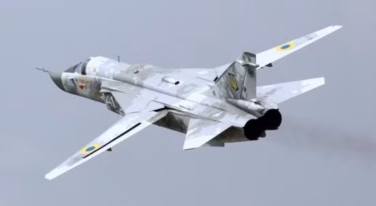 Ngoài ra Ukraine còn được thừa hưởng 20 máy bay tiếp nhiên liệu trên không Il-78, 245 tiêm kích-ném bom Su-24, 80 máy bay đánh chặn hạng nặng MiG-25 hiện đại và 260 MiG-29 và Su-27, cũng như nhiều vũ khí và thiết bị quân sự khác.