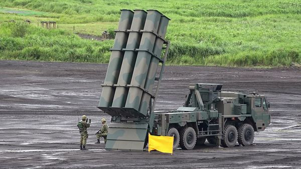 Ngoài tên lửa ASM phóng từ trên không của Lực lượng Phòng vệ Trên không Nhật Bản, Lực lượng Phòng vệ Mặt đất Nhật Bản (JGSDF) cũng đang phát triển một loại tên lửa hành trình chống hạm tầm xa mới, có tầm bắn đến 2.000 km (1.080 hải lý). Ảnh: Tên lửa hành trình chống hạm Type-12 của Nhật Bản – Nguồn: Kyodo News