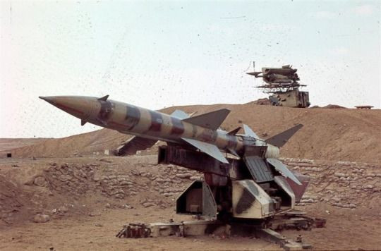 Ví dụ, trong một báo cáo của Không quân Mỹ vào tháng 9/1967 phàn nàn rằng, mặc dù cho phép Mỹ tiếp cận với nhiều thiết bị, nhưng Israel đã thể hiện "sự lưỡng lự rõ rệt" trong việc cho Mỹ tiếp cận vũ khí công nghệ cao, đặc biệt là tên lửa SA-2 (Mục đích khi đó người Israel đang muốn dùng thương mại để đổi lấy vũ khí của Mỹ).