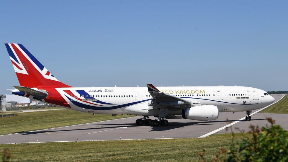 Nước Anh cũng giống Trung Quốc, lãnh đạo của họ không có chuyên cơ “Không lực Một”. Vì vậy, Thủ tướng Anh cần đặt chỗ trước với công ty hàng không dân dụng trong nước, trước khi lên đường.