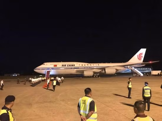 Không giống như Mỹ, Trung Quốc không có cái gọi là “Không lực Một”. Vì vậy, các nhà lãnh đạo của Trung Quốc đi công tác trong nước, hoặc công du nước ngoài, bằng máy bay của hàng không dân dụng Trung Quốc.