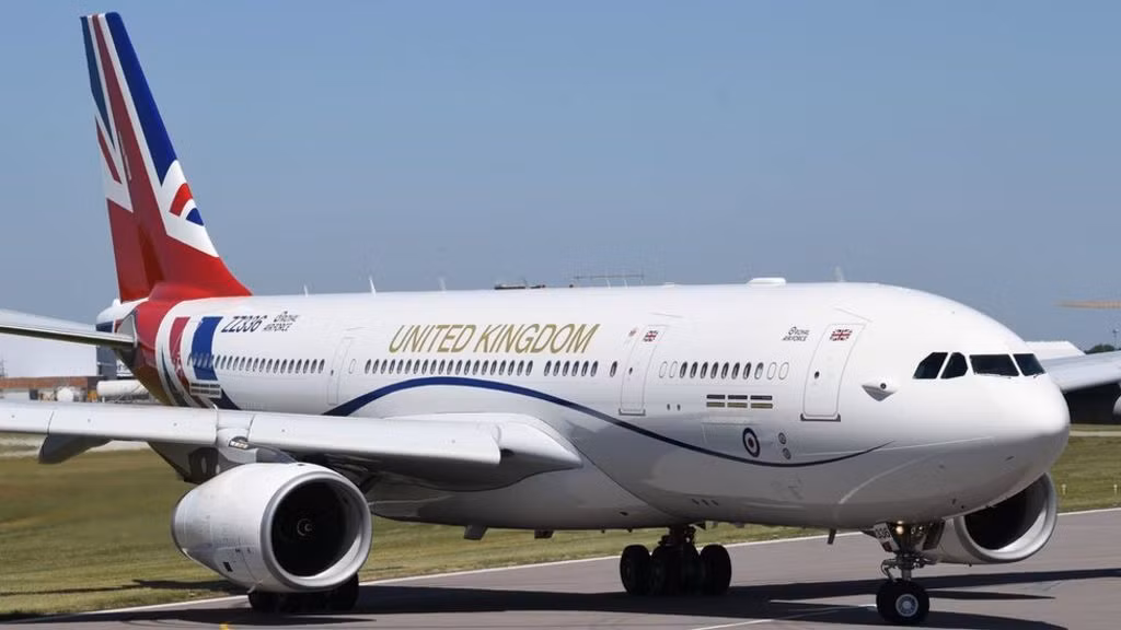 Trong hầu hết các trường hợp, các nhà lãnh đạo hàng đầu của Anh đã đi công du nước ngoài trên những chiếc Boeing 777, nhưng sự an toàn và thoải mái cũng được cải thiện thông qua các sửa đổi.