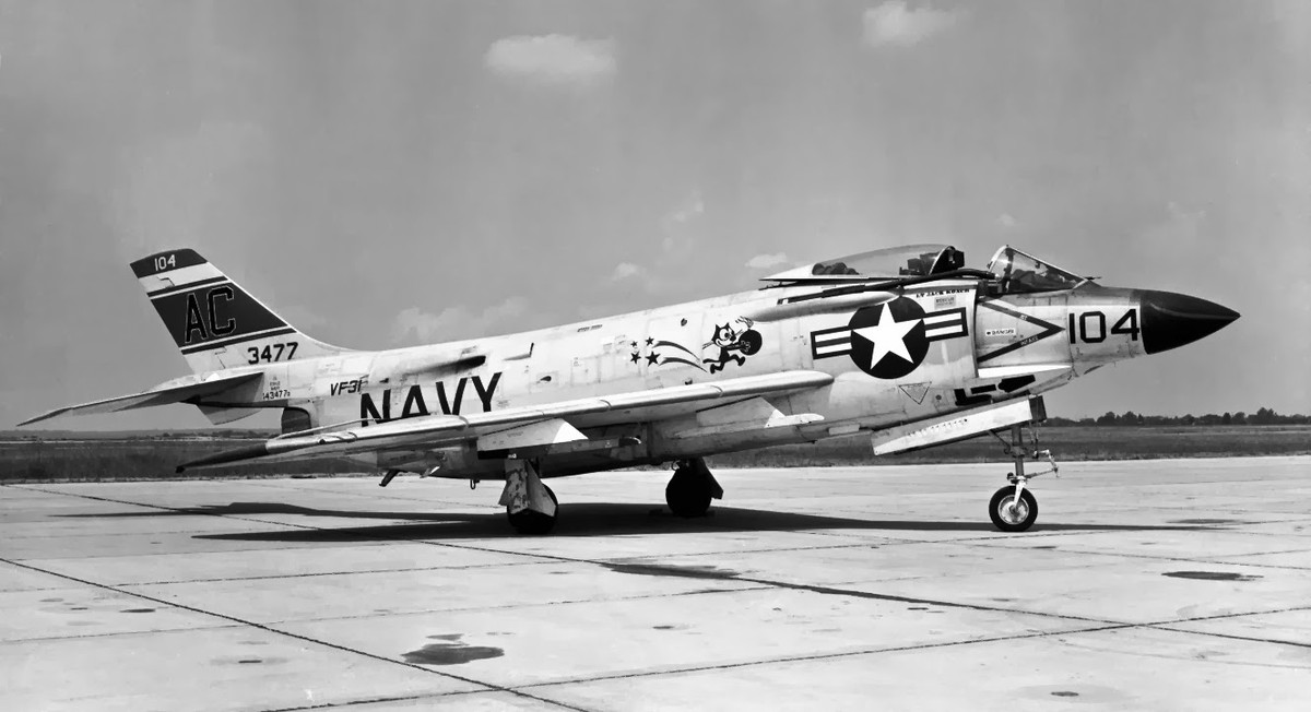 Không chỉ động cơ kém tin cậy, một điểm yếu ''chết người'' của chiếc F3H Demon là ghế phóng, nó thường không hoạt động khi có tình huống nguy cấp. F3H chỉ thực hiện nhiệm vụ bổ sung, cho các máy bay không chiến ban ngày như F8U Crusader và F11F Tiger, và cho loại biên năm 1964.