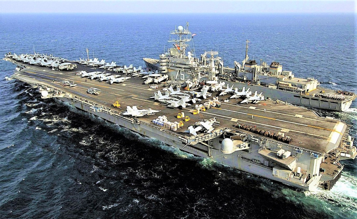 Hiện nay trên thế giới, chỉ rất ít quốc gia có tàu sân bay, và hiện nay chỉ có Hải quân Mỹ là có biên đội tàu sân bay theo đúng nghĩa và thường xuyên hoạt động trên khắp các đại dương của thế giới; nhất là các khu vực được coi là "điểm nóng" như Vùng Vịnh, Biển Đông, eo biển Đài Loan …Ảnh: Biên đội tàu sân bay của Mỹ - Nguồn: Hải quân Mỹ.
