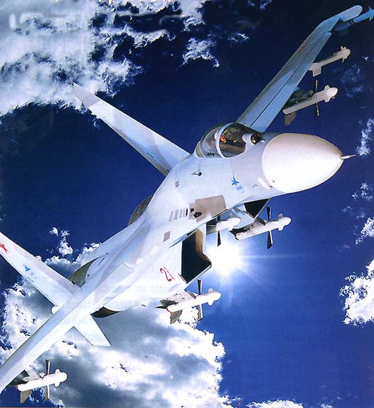 Trong khi đó, hệ thống điện tử của chiến đấu cơ Su-27 được trang bị hệ thống radar N001 Mech, hệ thống radar này có khả năng phát hiện ra các mục tiêu ở phạm vi rất xa, ở khoảng cách 130km Su-27 có thể phát hiện ra một chiếc UAV có kích thước bằng một quả bom trung bình. 