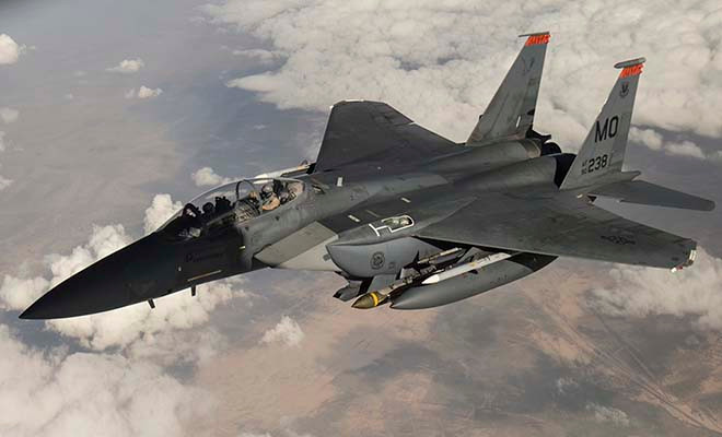 Tiêm kích F-15 mang theo 9 tên lửa không đối không, vũ khí thường xuyên được sử dụng là 5 tên lửa AIM-120, tầm bắn 160km và 4 tên lửa AIM tầm bắn 35km. F-15 cũng được trang bị hỏa lực súng máy M61 20 mm với 900 viên đạn.