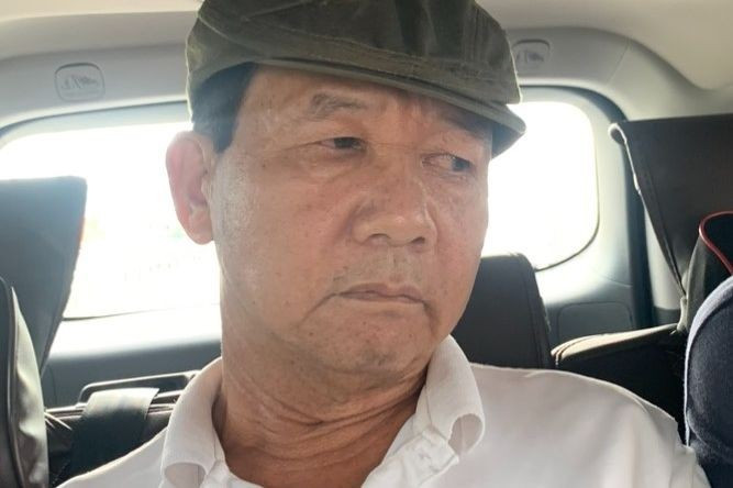 Từ những tài liệu, chứng cứ thu thập được, Ban chuyên án xác định nghi can của vụ trọng án chính là Trần Văn Năng (SN 1962, trú tại thôn Nhân Mục, xã Nhân Hòa, huyện Vĩnh Bảo, Hải Phòng). Tuy nhiên, đối tượng đã nhanh chân tẩu thoát cùng với số tài sản bị mất của nạn nhân. Ngay lập tức, hai mũi công tác trong đêm lần theo dấu vết của đối tượng Năng để xác minh, truy bắt. 