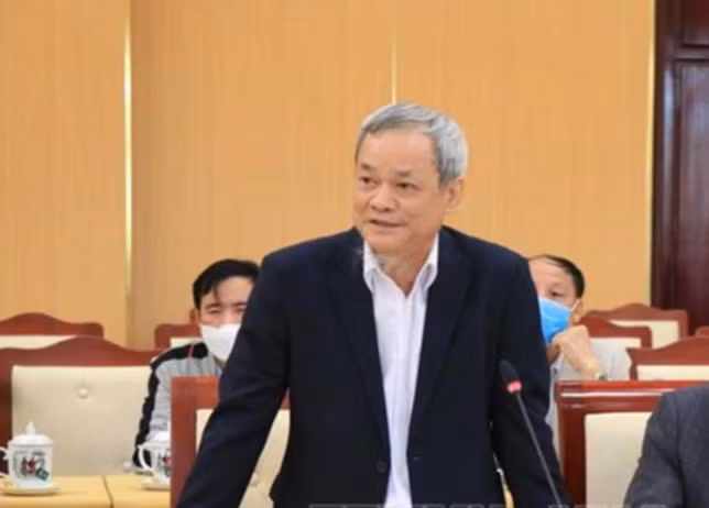 Trước đó, ông Quỳnh từng đảm nhiệm nhiều vị trí lãnh đạo trong bộ máy chính quyền tỉnh Bắc Ninh như: Giám đốc Sở Tài nguyên và Môi trường tỉnh; Bí thư Thành ủy Bắc Ninh; Phó Chủ tịch UBND tỉnh...