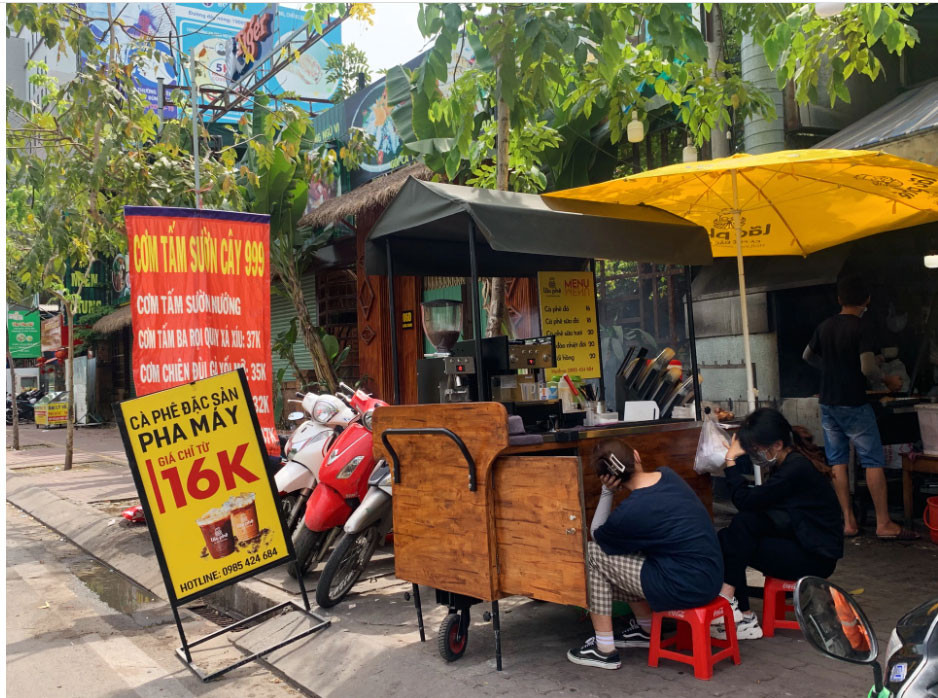 Đến khoảng 12h15, Nghĩa đi xe máy BS: 55X7-7692 chở Trung đến khu vực ngã tư Vũng Tàu (TP.Biên Hòa) rồi nói Trung vào một quán cà phê ven đường ngồi uống nước chờ, còn Nghĩa tiếp tục chạy xe đến quán nước mía của chị H. ở gần đó. Lúc này, chị H. đang ở một mình, Nghĩa vào nói “có tiền chưa trả ít để xài, hết tiền rồi”. Chị H. trả lời không có tiền và kêu Nghĩa vào nhà với mục đích quan hệ tình dục để Nghĩa không đòi tiền nữa. (Ảnh minh họa, nguồn Internet)