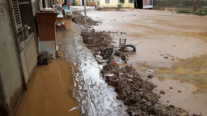 Bộ trưởng Giáo dục đến nơi thầy trò Sơn La chạy lũ ngày cận kề khai giảng Bo truong Giao duc den noi thay tro Son La chay lu ngay can ke khai giang