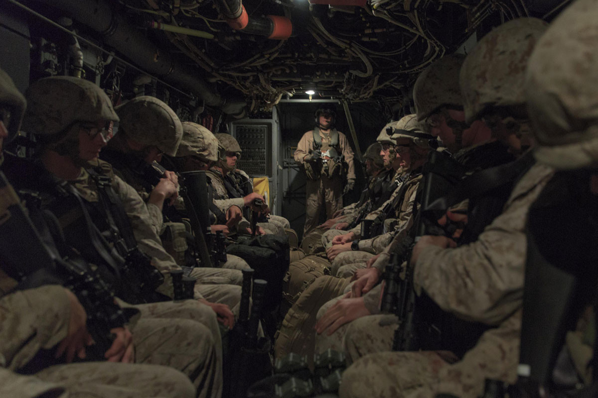 Theo đó loại máy bay Mỹ mà Trung Quốc khó lòng có thể sao chép được chính là vận tải cơ đặc biệt MV-22 Osprey. Đây là loại phương tiện bay kỳ lạ, có khả năng bẻ động cơ vuông góc 90 độ cực độc, Trung Quốc khó có thể làm nhái được một phiên bản tương tự. Nguồn ảnh: Military.