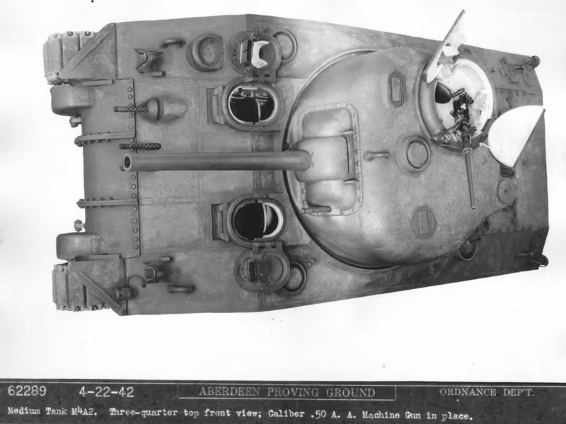Các phiên bản trước đó chỉ được thiết kế với ba cửa - có nghĩa là nạp đạn viên cùng xạ thủ sẽ phải "xếp hàng" khi xe tăng đang cháy để chui ra ngoài qua vị trí của trưởng xa. Nguồn ảnh: USarmy.