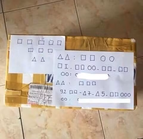 T. (19 tuổi, Hà Nội) cho biết cô không rõ trào lưu kỳ lạ "tròn, vuông, tam giác" bắt nguồn từ đâu. Song cô gái thấy bạn bè chia sẻ nhiều nên cũng hùa theo. Ảnh: Lưu Duyên.