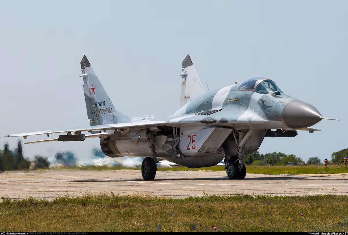 Bản nâng cấp này cho phép mở rộng tầm bay của MiG-29 lên 2100 km, khả năng mang vũ khí tăng lên 4,5 tấn và tốc độ tối đa tăng lên 2600 km/h. Nguồn ảnh: Migflug.