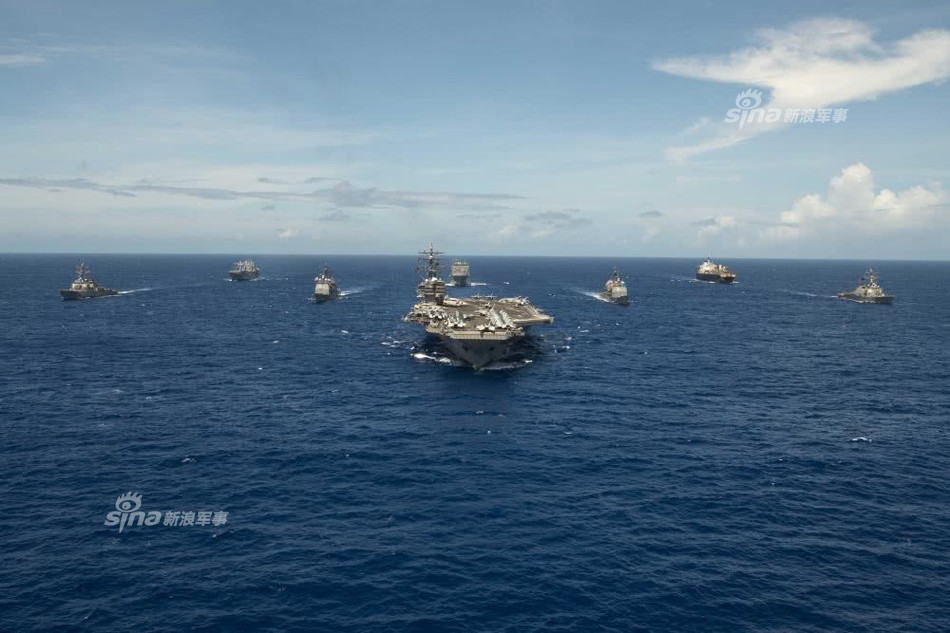 Ngoài ra còn có nhiều khu trục hạm lớp Aegis thuộc Hải quân Mỹ với các màn phóng tên lửa - bắn đạn thật trong khuôn khổ cuộc tập trận. Nguồn ảnh: Sina.