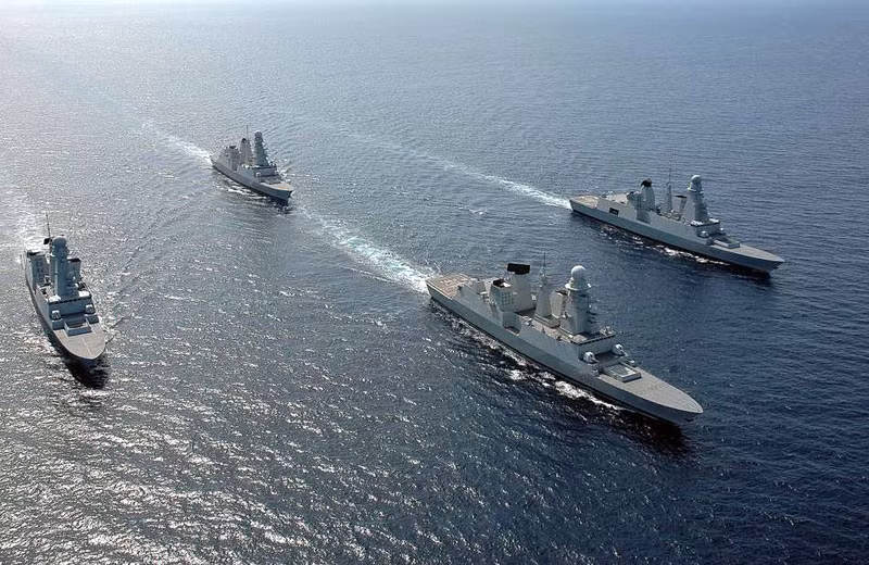 Hai lớp khu trục hạm còn lại bao gồm lớp Cassard và lớp Georges Leygues đều có độ giãn nước là 4500 tấn. Lớp Georges là loại khu trục hạm chống ngầm, có số lượng hiện tại tổng cộng là 3 chiếc và lớp Cassard là lớp khu trục hạm phòng không, hiện có số lượng 2 chiếc. Nguồn ảnh: Pinterest.