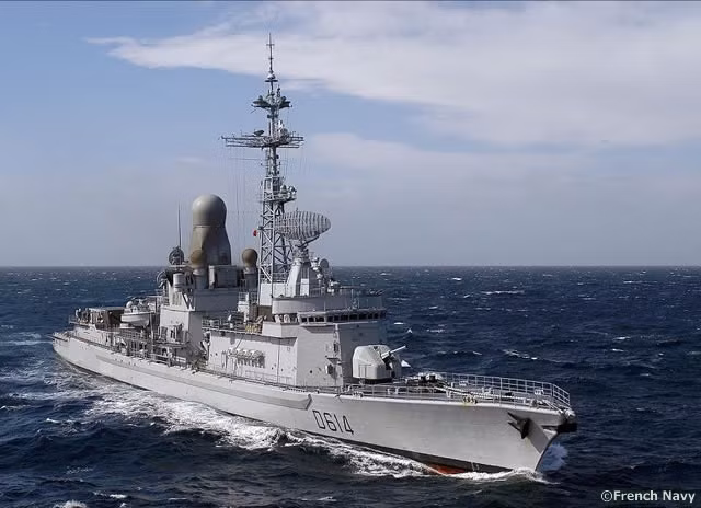 Hai lớp Khinh hạm của Pháp là La Fayette và Floreal. Trong đó lớp Lafayette có số lượng 5 chiếc với độ giãn nước tối đa 3600 tấn còn lớp khinh hạm Floreal có độ giãn nước chỉ 2950 tấn nhưng có số lượng lên tới 6 chiếc. Nguồn ảnh: FranchNavy.