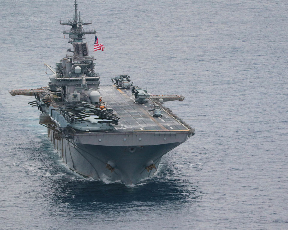 Một trong những tàu sân bay vô dụng nhất thế giới chính là chiếc USS Wasp. Thực chất thì trên lý thuyết, USS Wasp được quân đội Mỹ xếp vào là Tàu đổ bộ tấn công, thuộc biên chế của Thuỷ quân Lục chiến; tuy nhiên vẫn có thể coi nó là một tàu sân bay. Nguồn ảnh: BI.