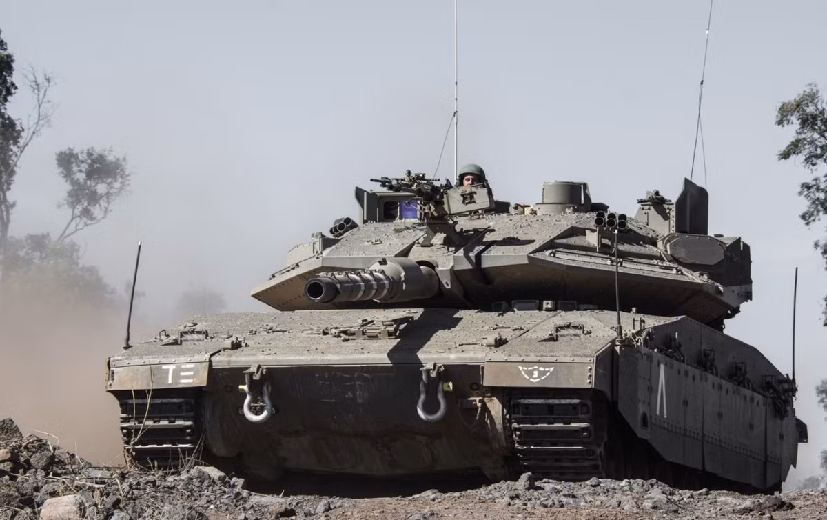 Trong quá khứ, các xe tăng Merkava đã tham chiến trên nhiều chiến trường và chứng tỏ được sức chiến đấu của mình vượt trội hơn nhiều so với các loại xe tăng ra đời cùng thời. Đặc biệt ở khả năng bảo vệ kíp lái, xe tăng Merkava xứng đáng đứng đầu thế giới. Nguồn ảnh: Defenceblog.